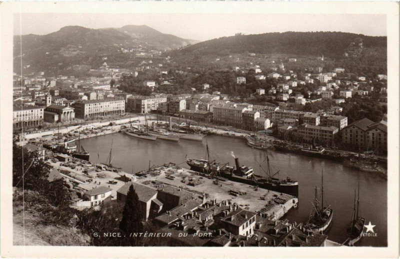 Carte postale ancienne Nice- Interieur du Port France à Nice
