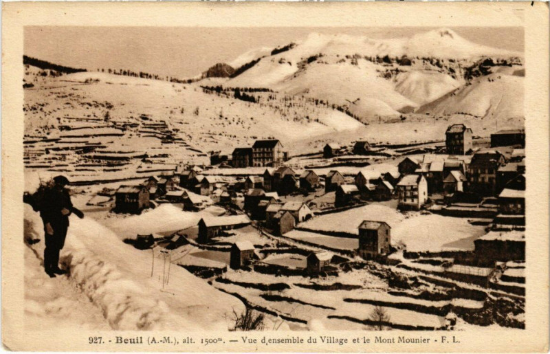 Carte postale ancienne Beuil - Vue d'ensemble du Village à Beuil