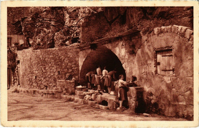 Carte postale ancienne Peille - Le Lavoir à Peille