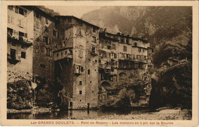 Carte postale ancienne Les Grandes Goulets - Pont-en-Royans - Les maisons en a pic à Pont-en-Royans