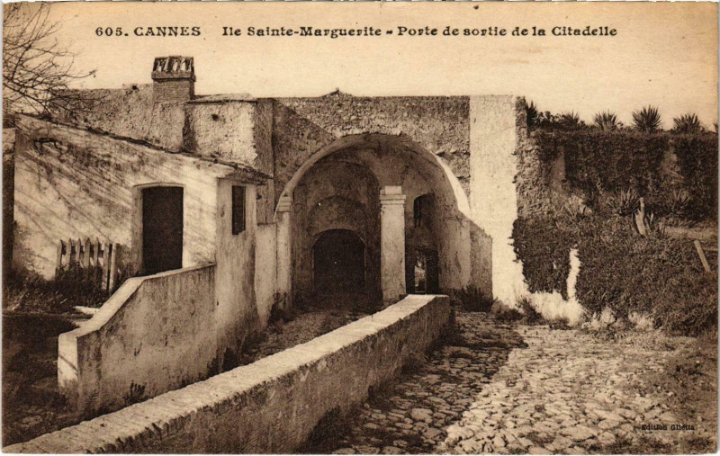 Carte postale ancienne Cannes Ile Ste-Marguerite Alpes-Maritimes à Cannes