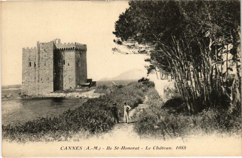 Carte postale ancienne Cannes Ile St-Honorat Alpes-Maritimes à Cannes