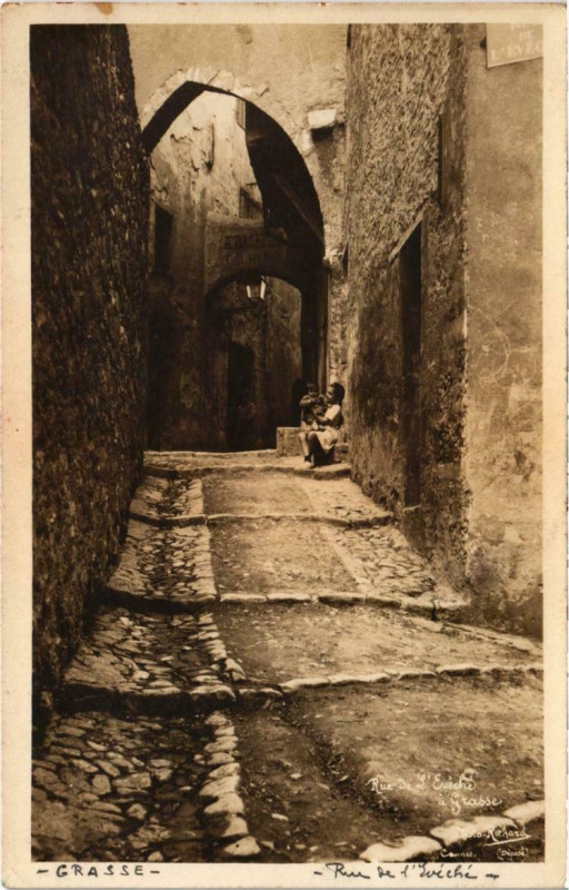 Carte postale ancienne Grasse (Dep.06) Rue de l'Evéché à Grasse