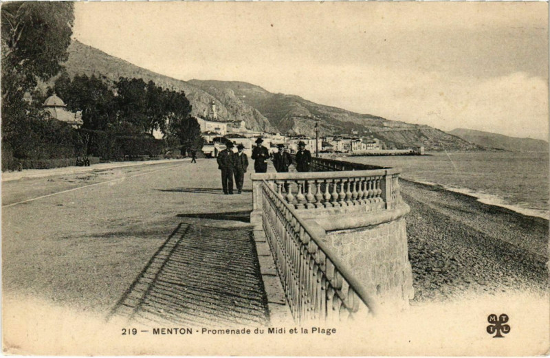 Carte postale ancienne Menton Promenade du Midi et la Plage à Menton