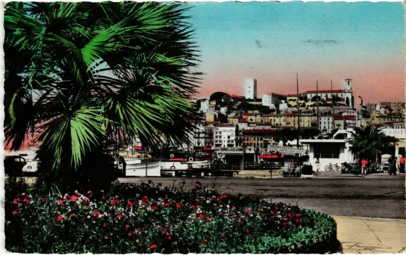 Carte postale ancienne Cannes La cote d'Azur Le Suquet à Cannes