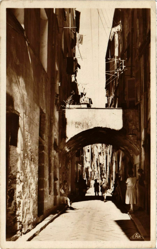 Carte postale ancienne Menton Une vieille Rue à Menton