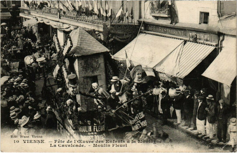 Carte postale ancienne Vienne - Fete de l'Euvre des Enfants a la Montagne à Vienne