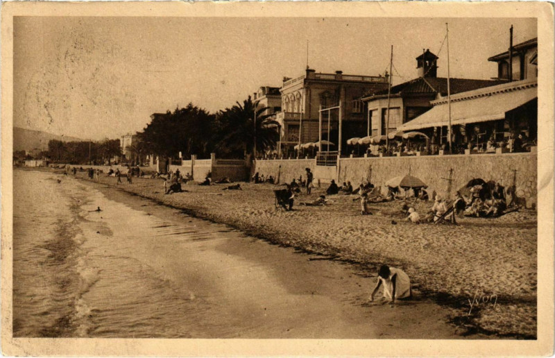 Carte postale ancienne Juan les Pins La Plage