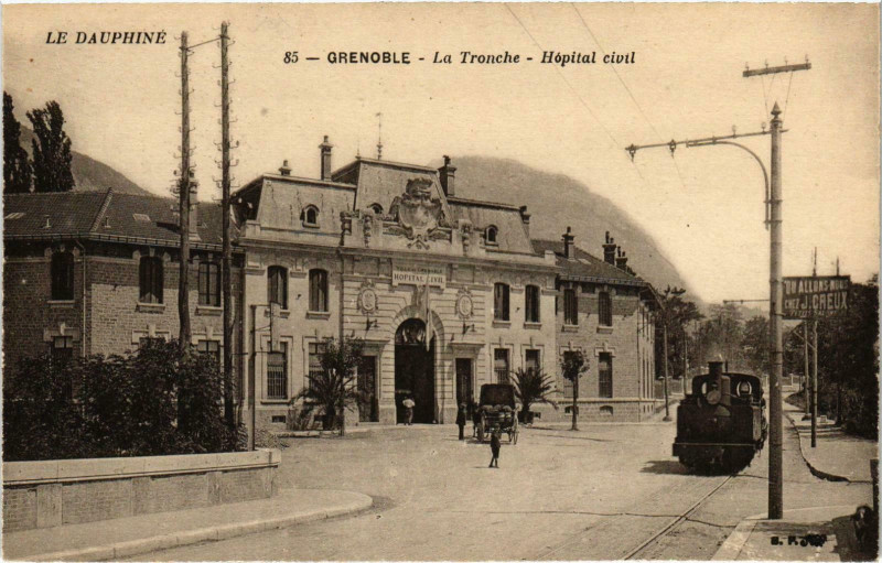 Carte postale ancienne Grenoble La Tronche Hopital Civil Tram Vapeur à Grenoble