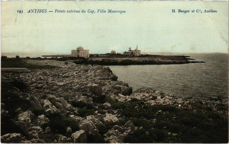 Carte postale ancienne Antibes Pointe extréme du Cap Villa Mauresque à Antibes