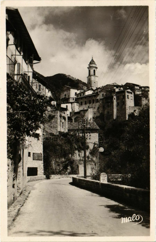 Carte postale ancienne Luceram Entrée du Village à Lucéram