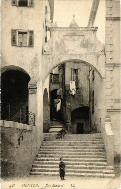 Carte postale ancienne Menton Rue Mattoni à Menton