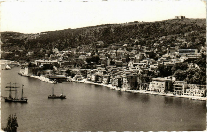 Carte postale ancienne Villefrance- Les Quais, le port et la Darse France