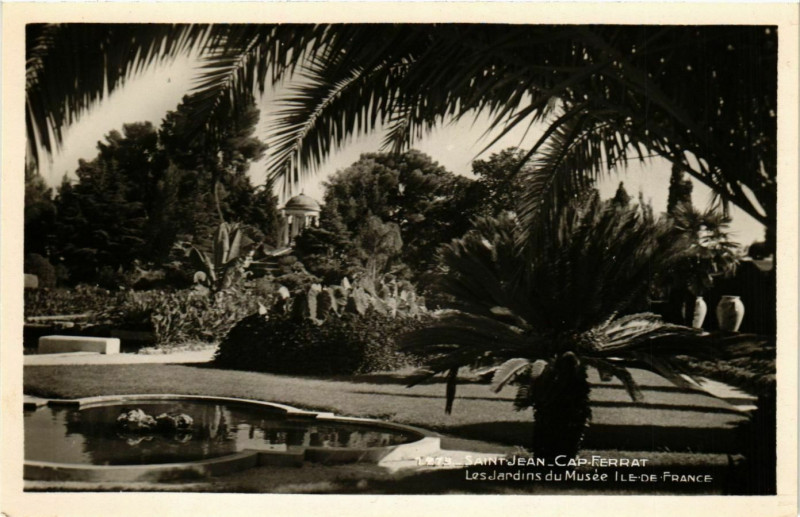 Carte postale ancienne St Etienne de Tinee- Les Jardins du Musee Ile de France France
