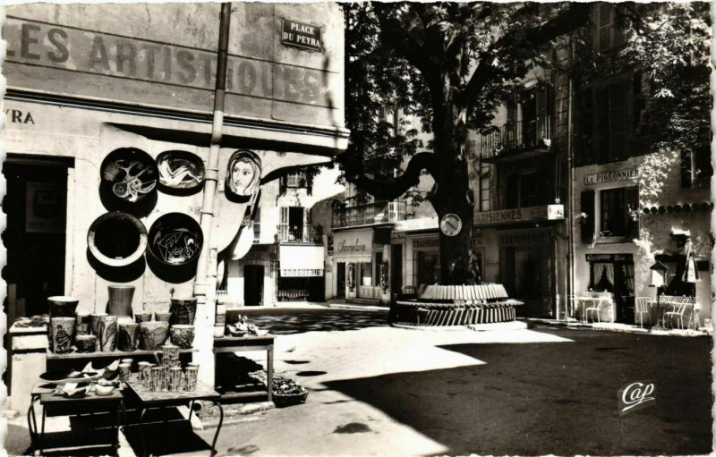 Carte postale ancienne Vence- Place du Peyra France à Vence