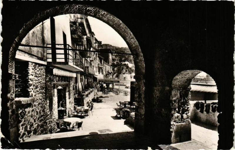 Carte postale ancienne Villefrance- Vieux porches sur Mer France
