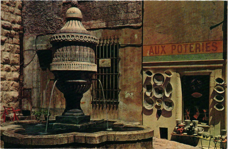 Carte postale ancienne Vence- La Fontaine du Peyra France à Vence