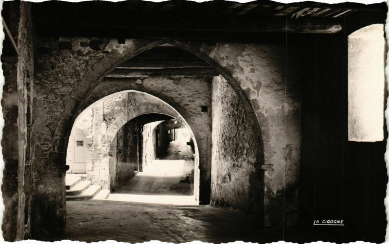 Carte postale ancienne Villefrance- La pittoresque, Rue Obscure France