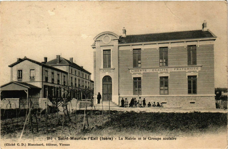 Carte postale ancienne Saint-Maurice-l'Exil - La Mairie et le Groupe Scolaire France à Saint-Maurice-l'Exil