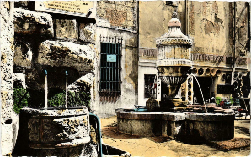 Carte postale ancienne Vence- Fontaine du Peyra France à Vence