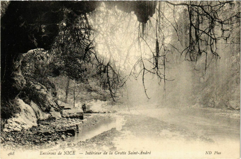 Carte postale ancienne Interieur de la Grotte Saint Andre France