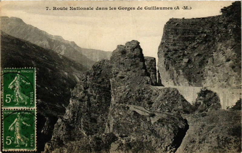 Carte postale ancienne Route Nationale dans les Gorges du Guillaumes France à Guillaumes