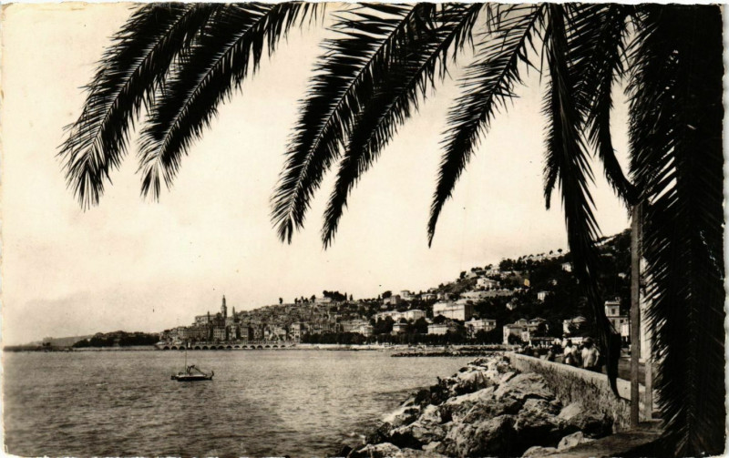 Carte postale ancienne Menton- vue sur la vieille ville France à Menton