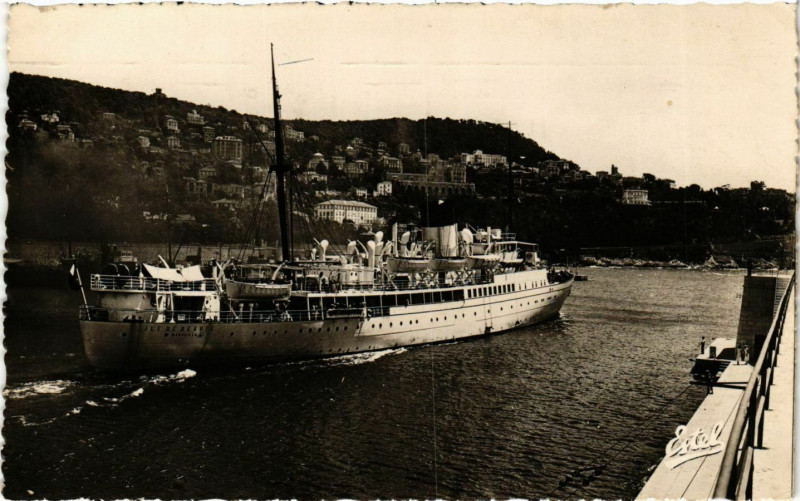 Carte postale ancienne Nice- La sortie du Port et le Mont Boron France à Nice
