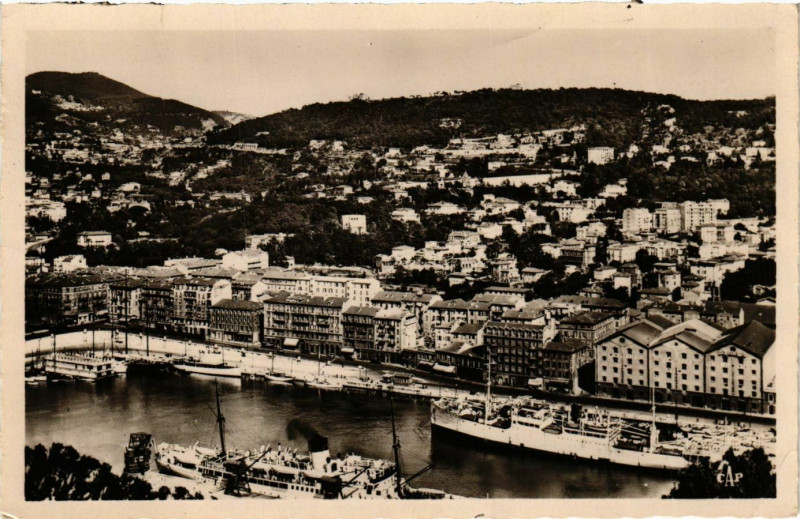 Carte postale ancienne Nice- Le Port et le Mont Boron France à Nice