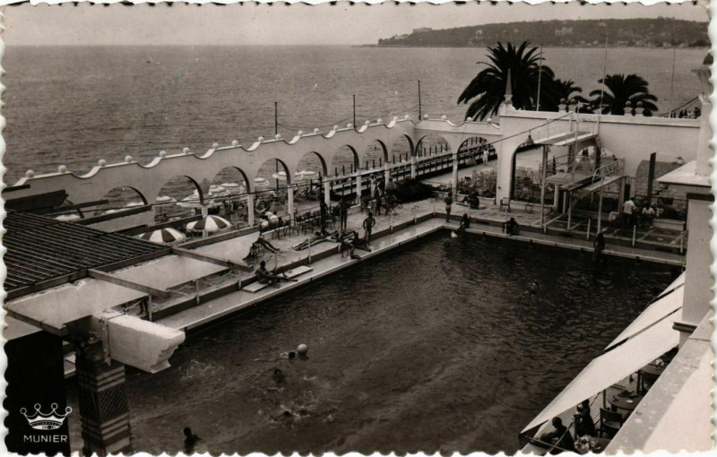 Carte postale ancienne Menton- La Plage du Casino Municipal France à Menton