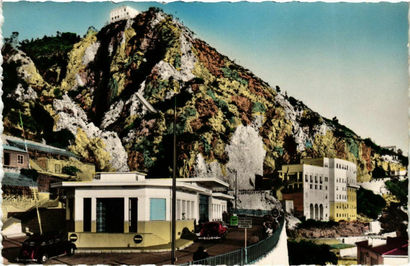 Carte postale ancienne Menton- Les douanes francaise et Italienne France à Menton