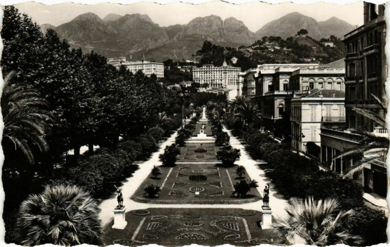 Carte postale ancienne Menton- vue d'ensemble des Jardins Publics France à Menton