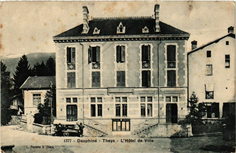 Carte postale ancienne Theys - L'Hotel de Ville France à Theys