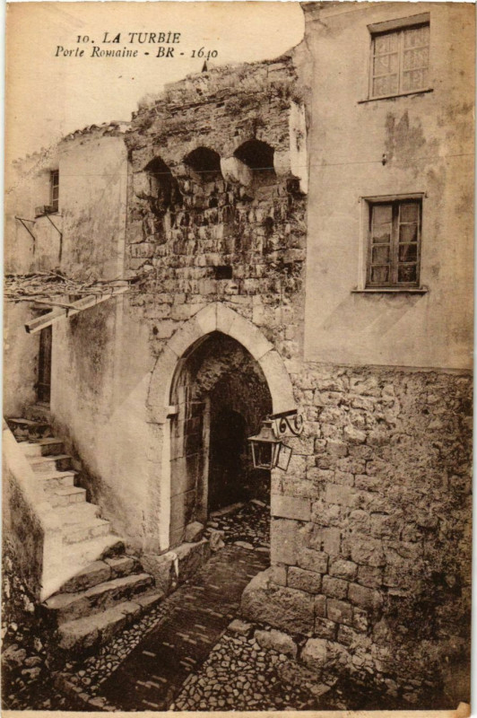 Carte postale ancienne La Turbie- Porte Romaine France à La Turbie