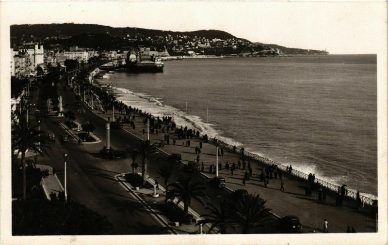 Carte postale ancienne Vue d'Ensemble et la Promenade des Anglais à Nice