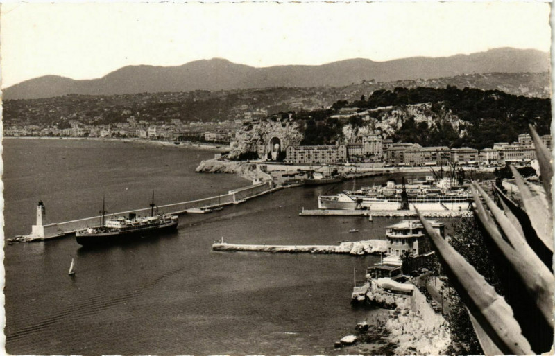 Carte postale ancienne Nice- Le courrier de Corse sortant du port France à Nice