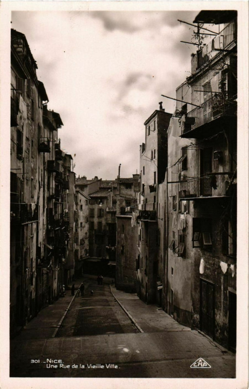 Carte postale ancienne Nice- Une Rue de la Vieille Ville France à Nice