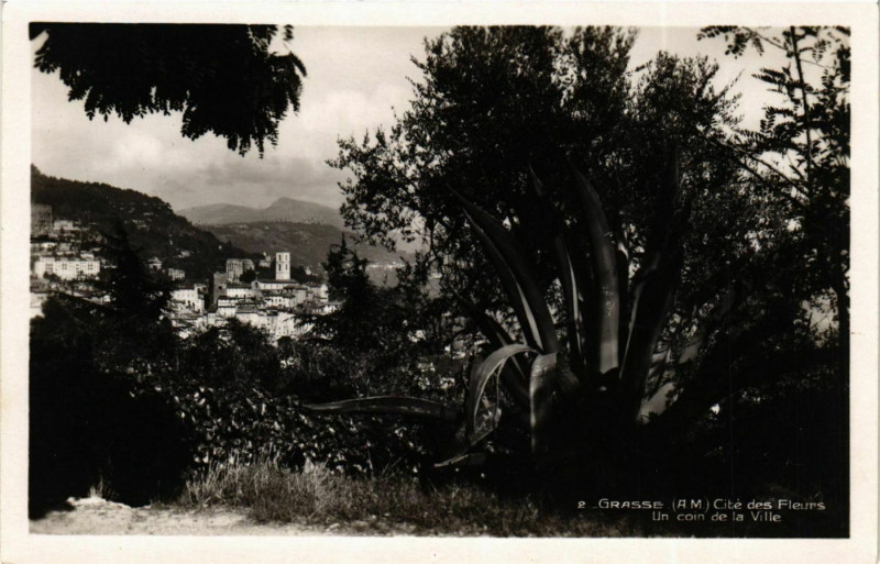 Carte postale ancienne Grasse- Un coin de la Ville France à Grasse