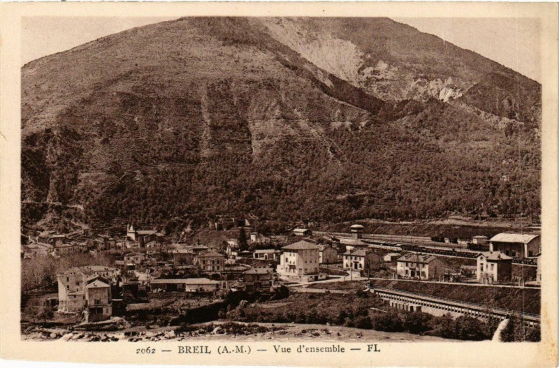 Carte postale ancienne Breil- vue d'ensemble France