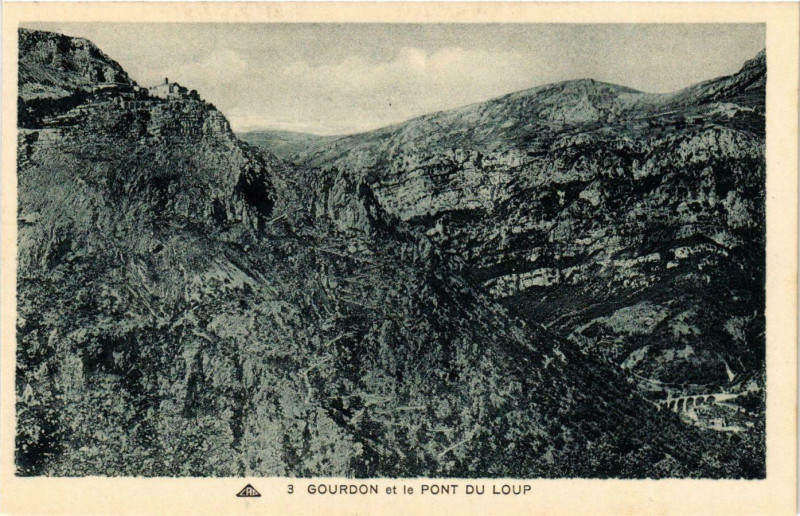 Carte postale ancienne Gourdon- et le Pont du Loup France à Gourdon