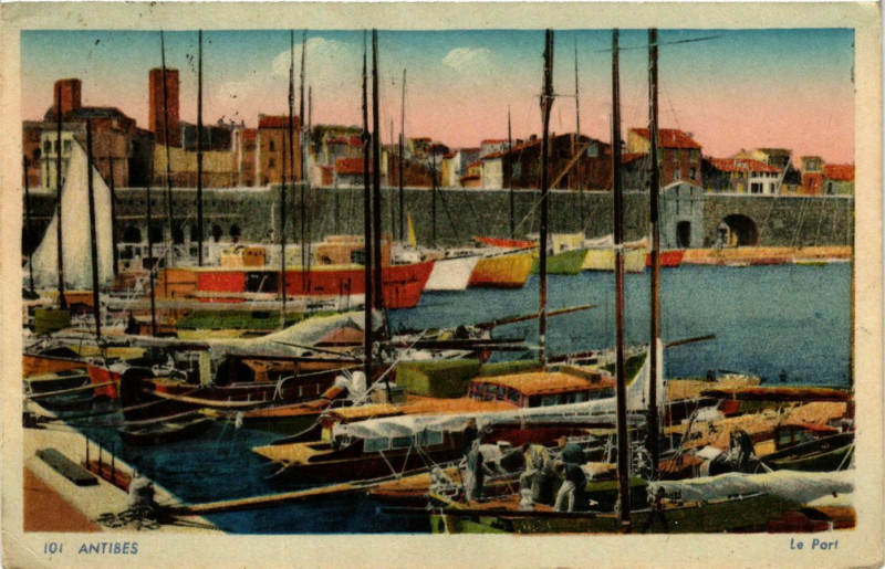 Carte postale ancienne Antibes- Le Port France à Antibes