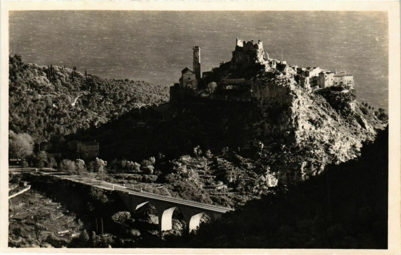 Carte postale ancienne Eze- Le vieux Village&la Moenne Corniche France à Èze