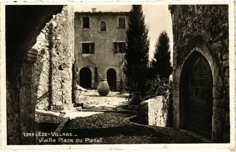 Carte postale ancienne Eze- Vieille Place du Planet France à Èze