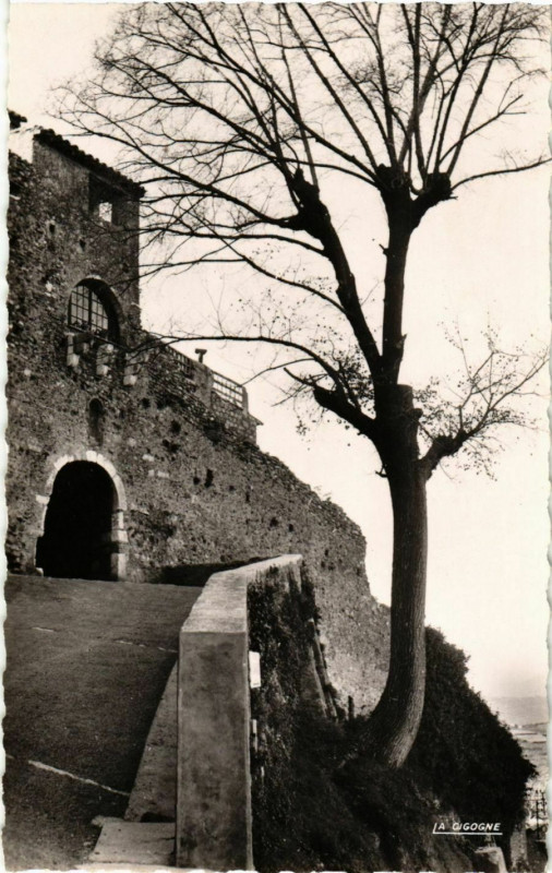 Carte postale ancienne Cagnes sur Mer- Porte de St Paul&les Remparts France à Cagnes-sur-Mer