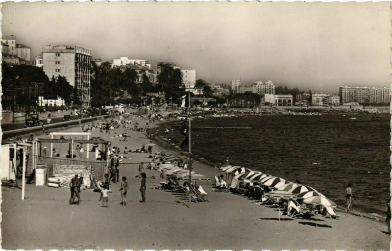 Carte postale ancienne Cannes- La plage de la Bocca France à Cannes