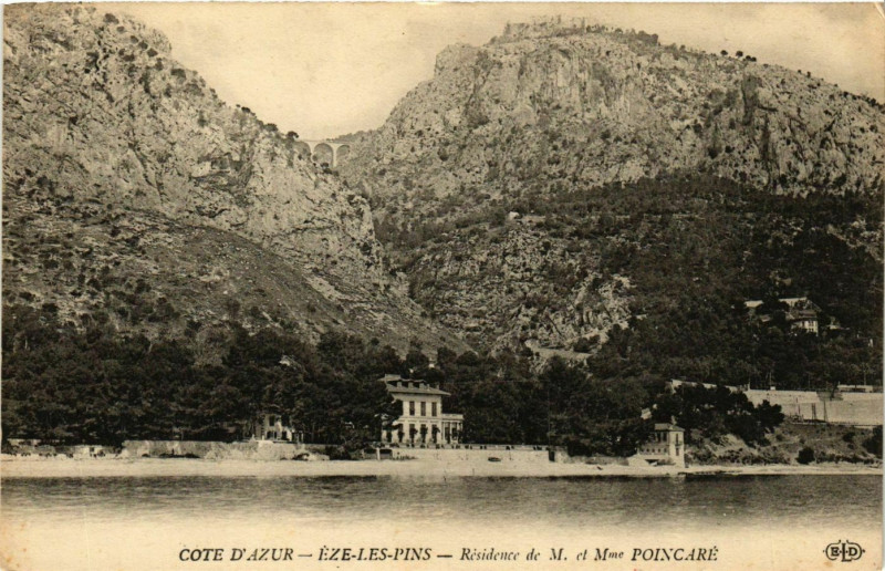 Carte postale ancienne Eze- Residence de M. et Mme Poincare France à Èze