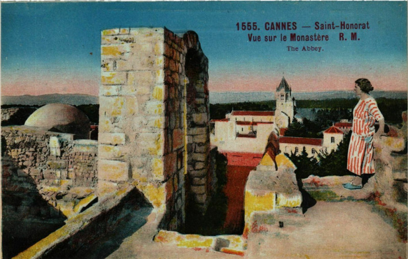 Carte postale ancienne Cannes- St. Honorat, Vue sur le Monastere France à Cannes