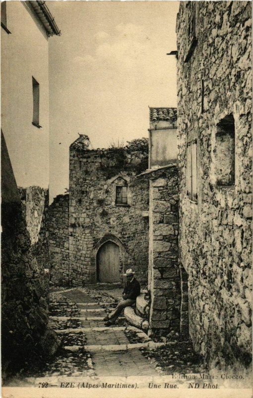 Carte postale ancienne Eze- Une Rue France à Èze