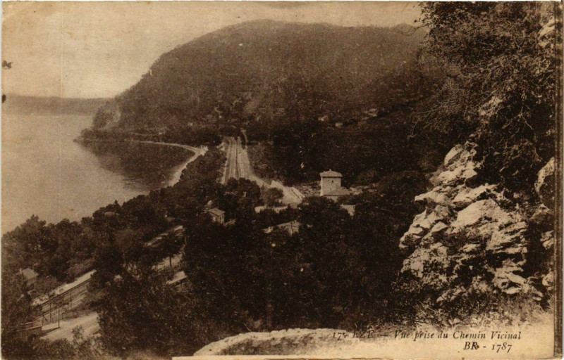 Carte postale ancienne Eze- vue prise du Chemin Vieinal France à Èze