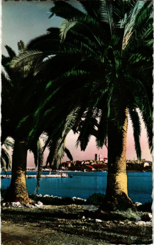 Carte postale ancienne Antibes- Vue sur la vieille ville France à Antibes